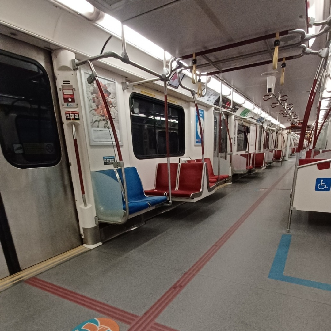 Now, this sound is usually ignored or forgotten since, when I sit there, I either read or listen to something, so it's one of the sounds that people tend to ignore.<br><audio controls src='audio/Subway01.m4a'></audio>